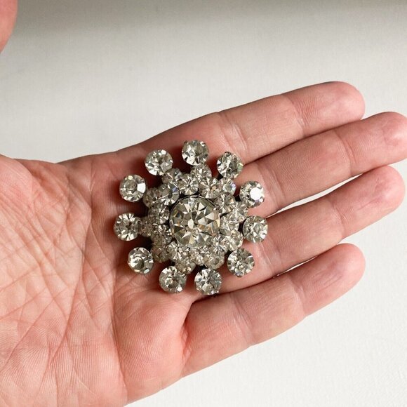 Vintage Clear Rhinestone Snowflake Theme Sparkly Brooch - Picture 6 of 7